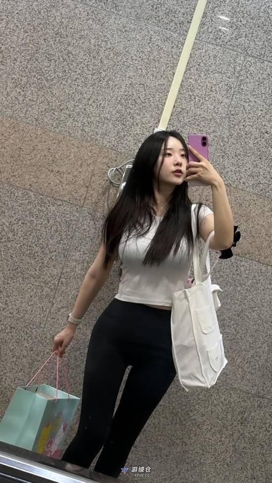 《剑星》申才恩性感黑丝热舞新视频：翘臀扭的真劲爆