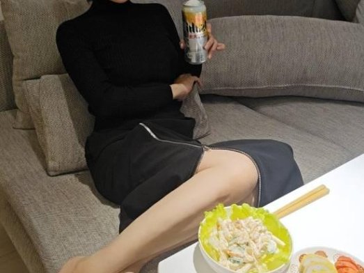 cos艾达王火了的48岁大姐姐 连家居服也超像王阿姨